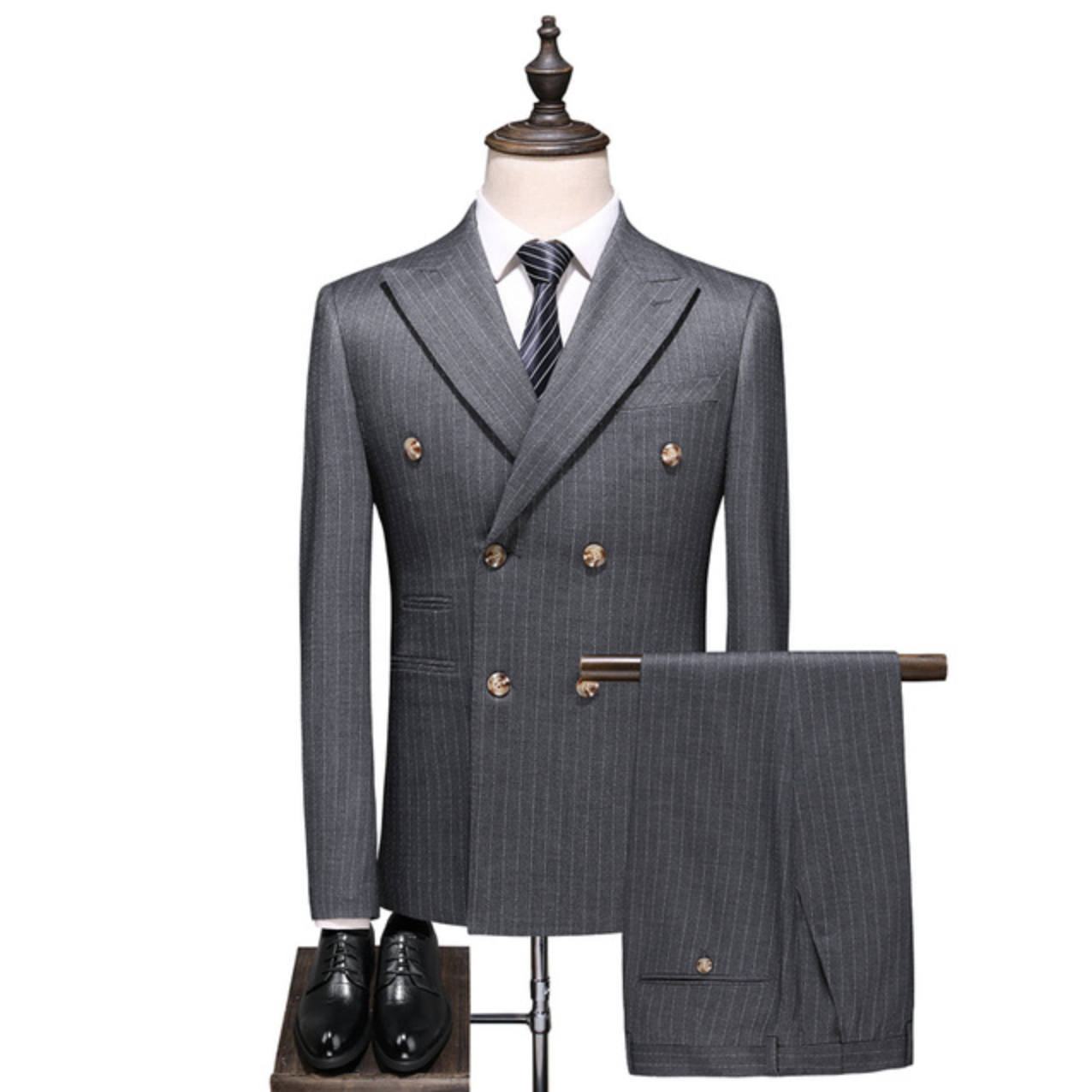Élégance Britannique | Costume Trois Pièces avec Blazer Ajusté | Look Raffiné pour Occasions Formelles 8