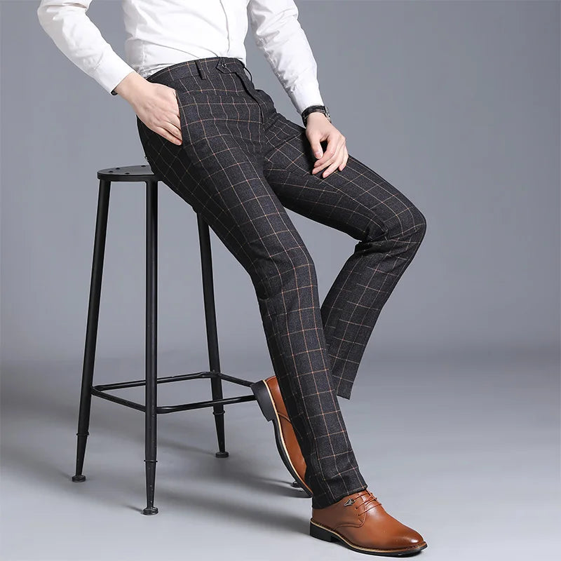 Pantalon Homme Tailleur à Carreaux avec Coupe Ajustée | Élégance Polyvalente pour Professionnels 11